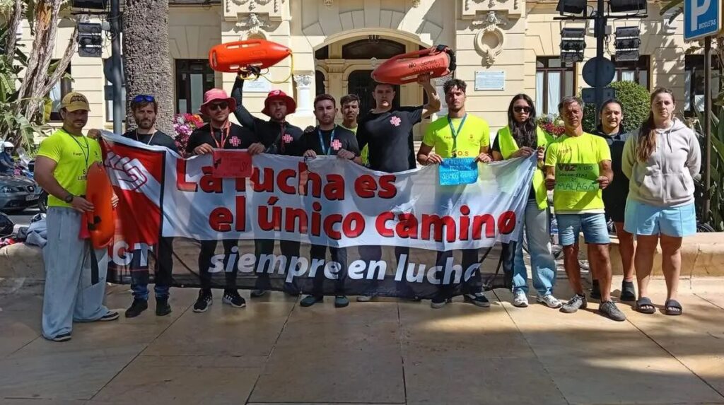 Trabajadoras y trabajadores cristianos respaldan la huelga de los socorristas de las playas de Málaga