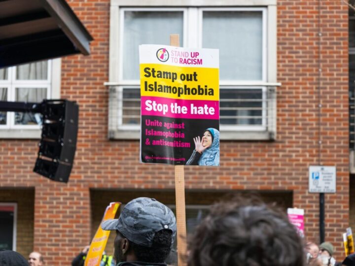 Más allá del miedo: lo que revelan los estudios sobre las emociones que alimentan la islamofobia