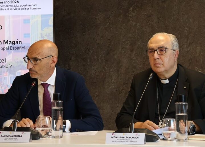El secretario general de la Conferencia Episcopal atribuye la crisis de la democracia al olvido de la dignidad de la persona