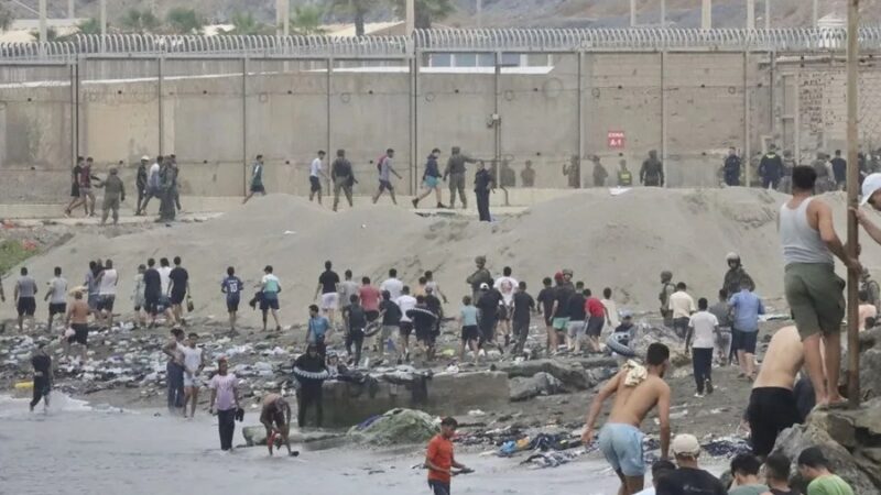 El mar devuelve nombres