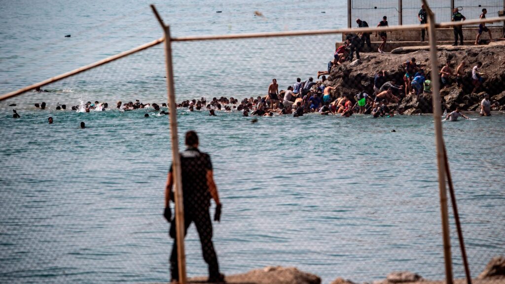 El director de Migraciones de la Iglesia española llama a respetar “la dignidad” de las personas migrantes y a no utilizarlas como “arma arrojadiza”