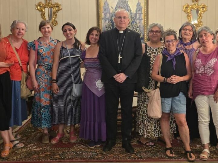El obispo de Jaén y la Revuelta de Mujeres abren una vía de diálogo con vocación de continuidad