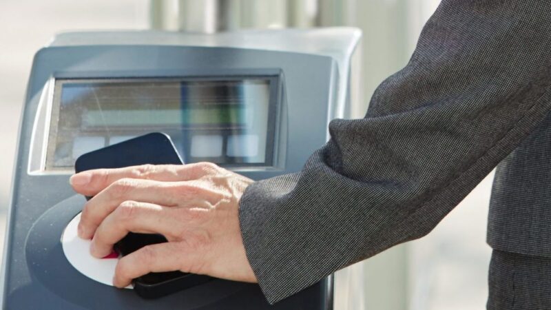 Los sindicatos advierten de que sin registro horario no habrá avances hacia la igualdad salarial