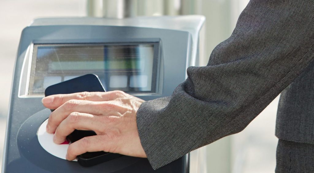 Los sindicatos advierten de que sin registro horario no habrá avances hacia la igualdad salarial