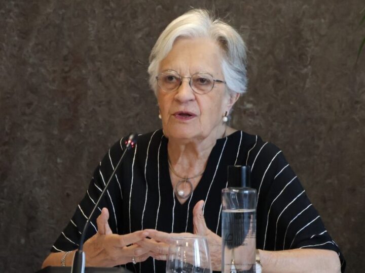 Victoria Camps: La democracia se debilita cuando la ciudadanía deja de preguntarse qué debe hacer