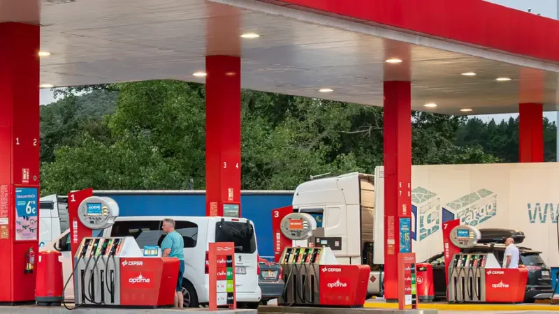 La inflación del 4,3% en agosto lleva a UGT a pedir la subida inmediata del salario mínimo y el desbloqueo de la negociación colectiva