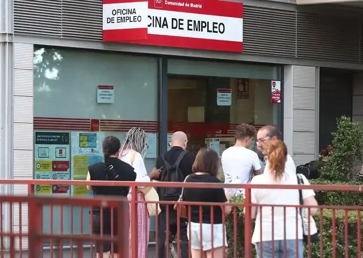 Los sindicatos destacan la aportación positiva de la regularización extraordinaria al crecimiento del empleo