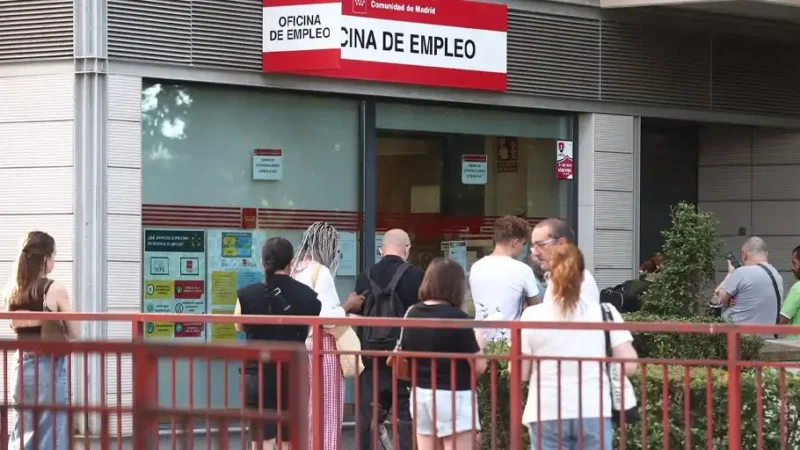 Los sindicatos destacan la aportación positiva de la regularización extraordinaria al crecimiento del empleo