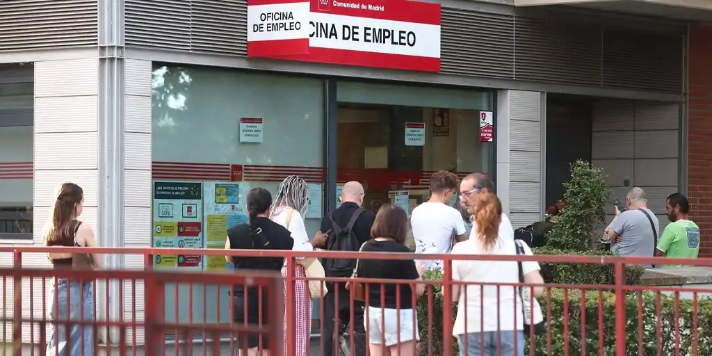 Los sindicatos destacan la aportación positiva de la regularización extraordinaria al crecimiento del empleo