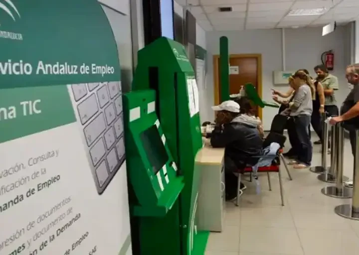 Aumenta el paro en un mes de julio “atípico”, mientras la Seguridad Social alcanza los 22,5 millones de afiliaciones