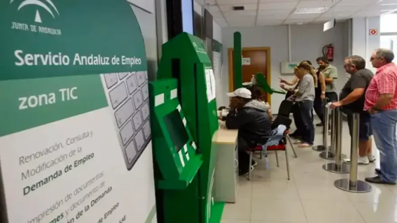 Aumenta el paro en un mes de julio “atípico”, mientras la Seguridad Social alcanza los 22,5 millones de afiliaciones