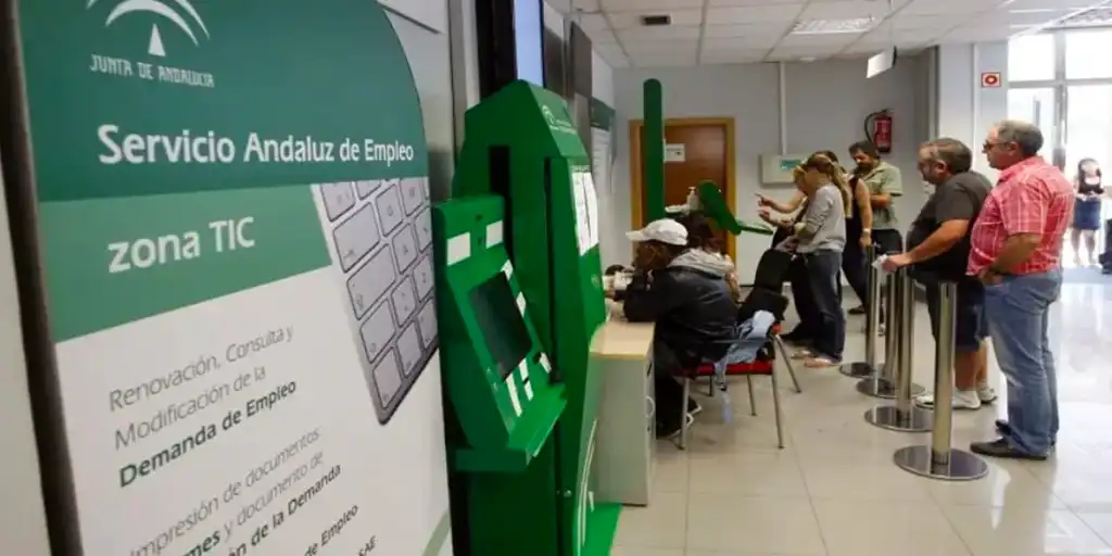 Aumenta el paro en un mes de julio “atípico”, mientras la Seguridad Social alcanza los 22,5 millones de afiliaciones