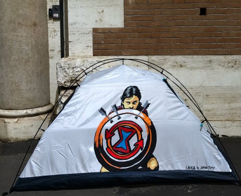 El rechazo a la oferta de compra del edificio de Spin Time deja a 400 personas sin poder volver a casa y amenaza con dispersar la comunidad