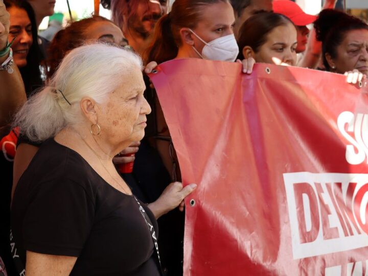 Desahuciada y viviendo en la calle a los 72 años pese a cobrar una pensión