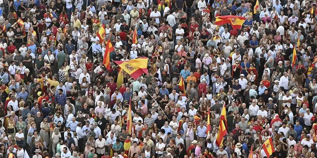 Sánchez comparece en el Congreso tras las multitudinarias protestas contra su gestión de la frontera