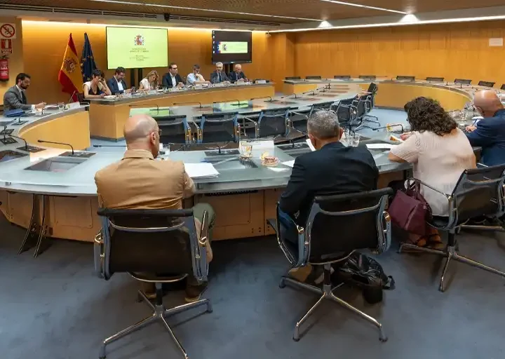 Freno a los precios y soberanía energética para aliviar el impacto de la guerra en Ormuz