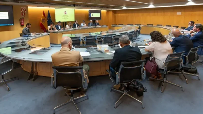 Freno a los precios y soberanía energética para aliviar el impacto de la guerra en Ormuz