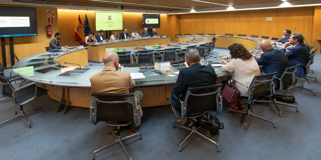 Freno a los precios y soberanía energética para aliviar el impacto de la guerra en Ormuz