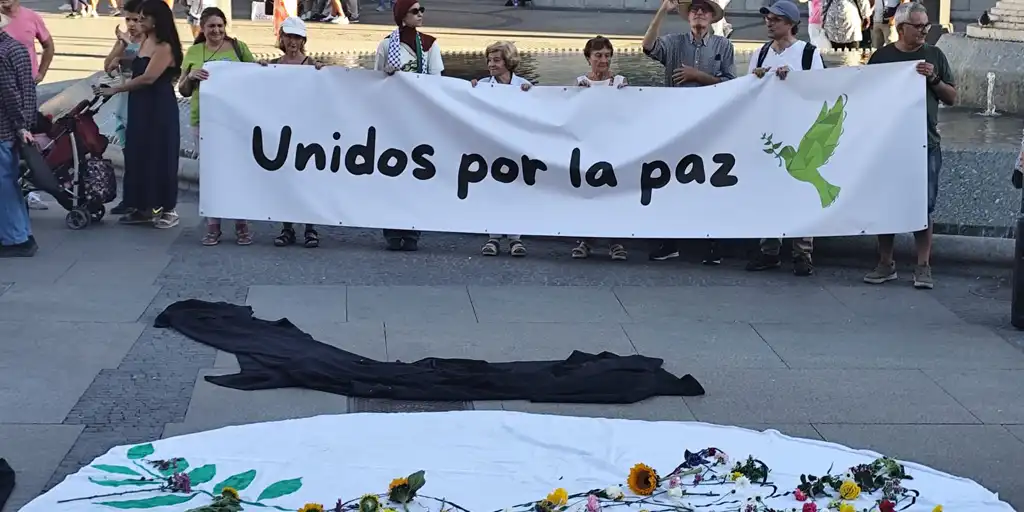 Flores para la paz en el corazón de Madrid