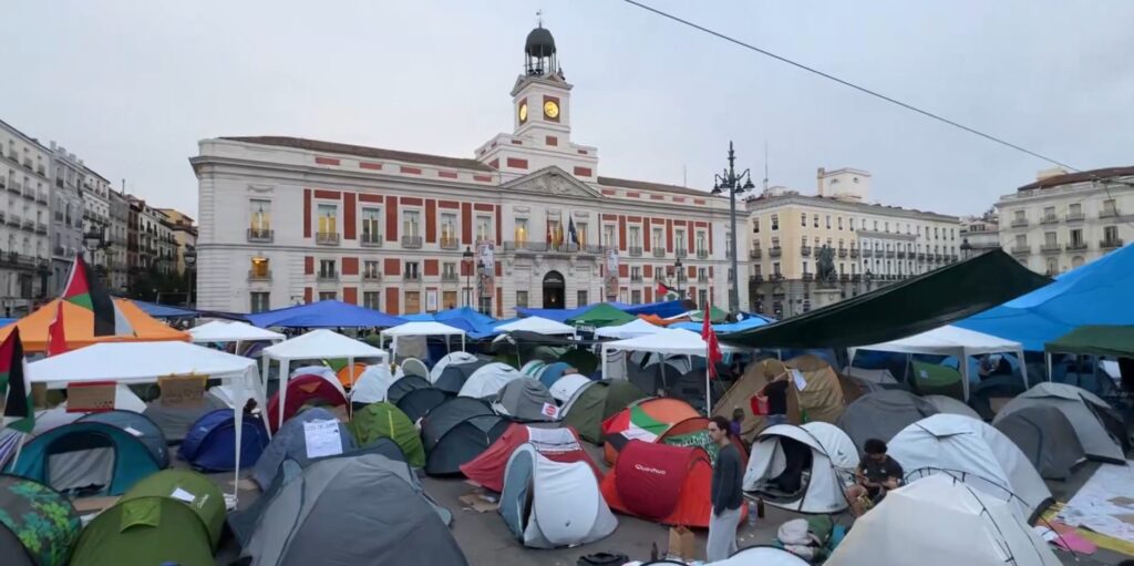 Unai Sordo (CCOO) llama a levantar un “tsunami social” por la vivienda desde la acampada de Sol