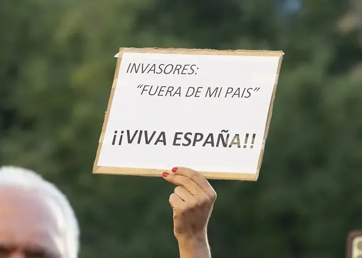 De Ceuta a Washington: cómo la ultraderecha convierte la inmigración en una guerra cultural global