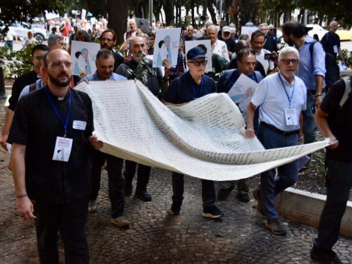 Sacerdotes contra el Genocidio reclama romper “el silencio y la indiferencia” ante Gaza tras marchar por Roma
