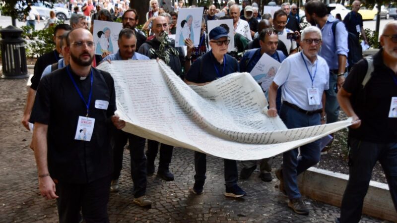Sacerdotes contra el Genocidio reclama romper “el silencio y la indiferencia” ante Gaza tras marchar por Roma