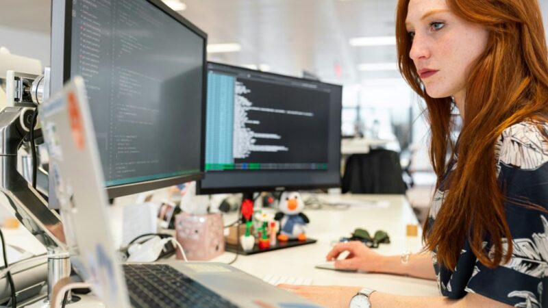 Los obispos de EEUU reclaman que la inteligencia artificial proteja el empleo y la dignidad del trabajo