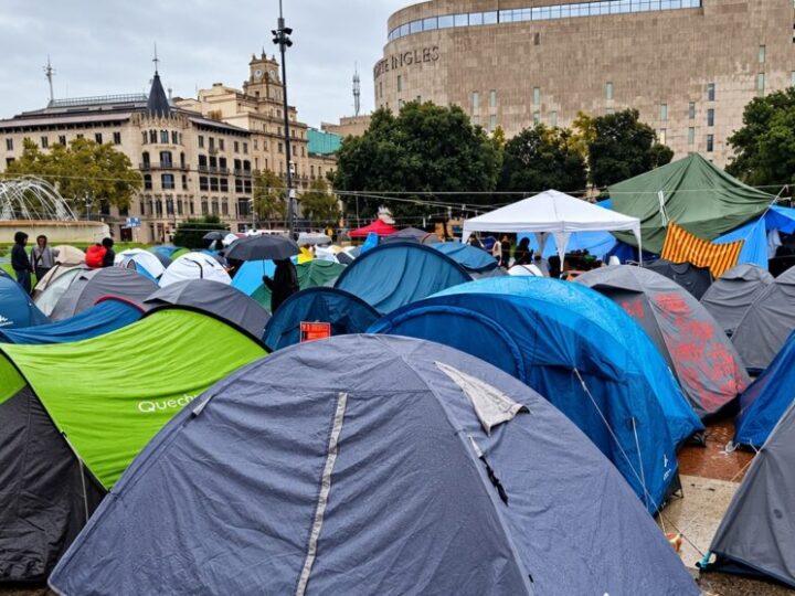 Los obispos catalanes respaldan una reflexión que cuestiona la especulación inmobiliaria y la precariedad
