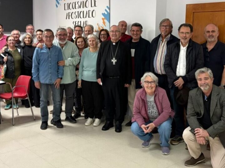 El arzobispo Francisco Cerro reclama una tecnología al servicio de las personas y un trabajo que permita vivir con dignidad
