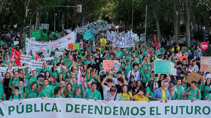 La huelga educativa en Madrid arranca con amplio seguimiento y cargas policiales en la Complutense