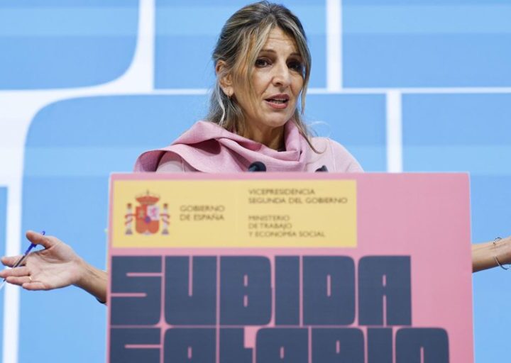 Díaz emplaza a los expertos a presentar en noviembre su propuesta para la subida del SMI de 2027