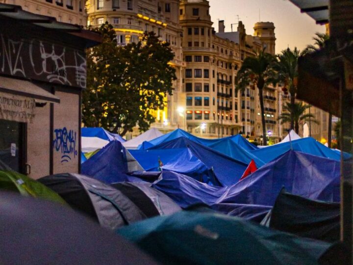 Juventud en la calle y con voz propia: La protesta social desafía una Europa en crisis