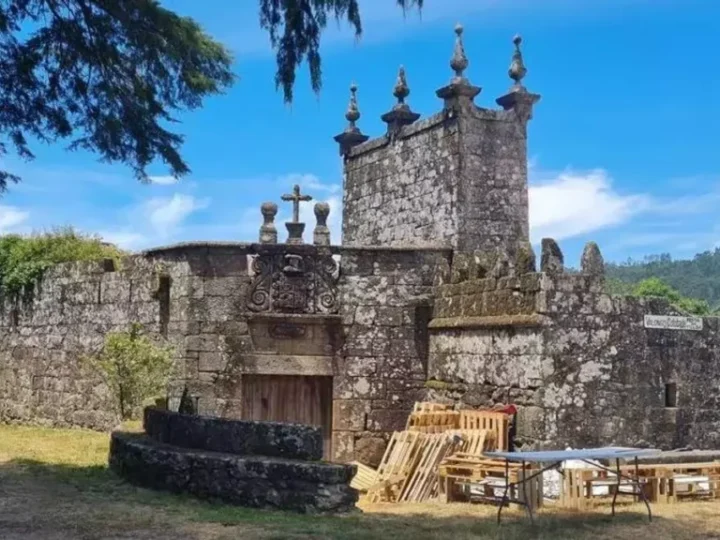 La Iglesia de Santiago movilizará casas rectorales para destinarlas a vivienda social y de emergencia