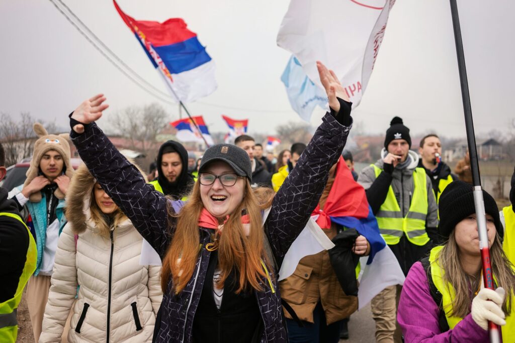 El ejemplo del movimiento Otpor y la “noviolencia” transforman la protesta en poder político en Serbia