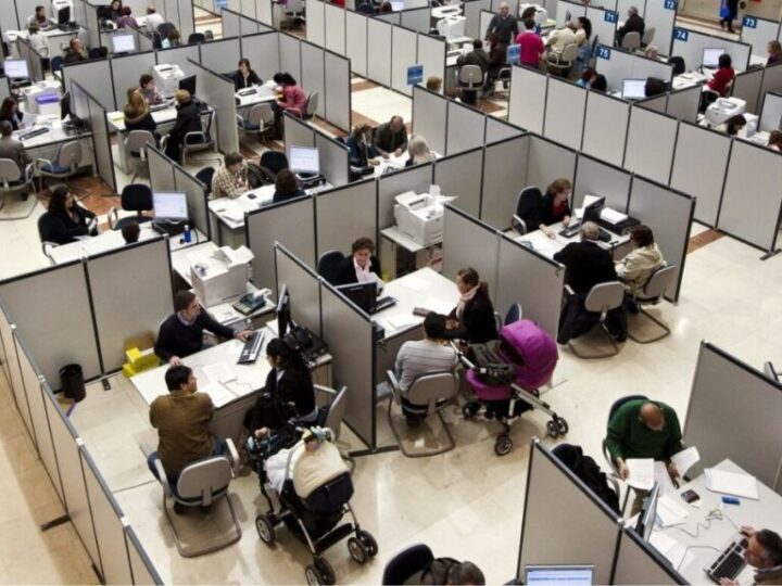 El Gobierno garantiza la subida salarial del 4,5% para más de tres millones de empleados públicos en 2027